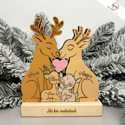 Kézműves rénszarvas család fából